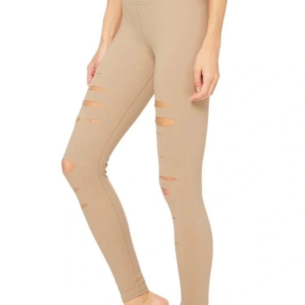 ALO YOGA HIGH WAISTED RIPPED WARRIOR LEGGING IN TAN XS